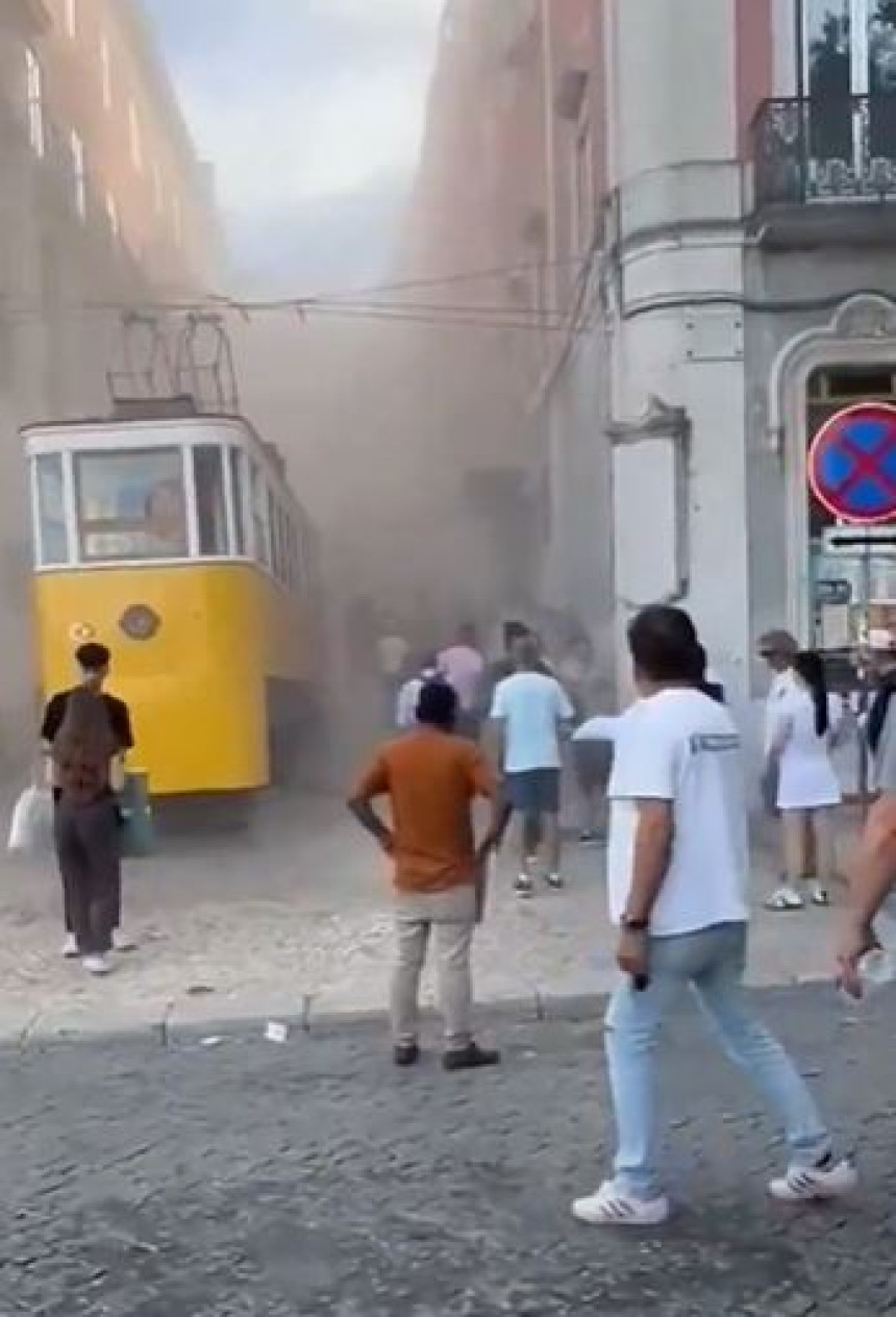 Срушила се жичара у Лисабону, најмање три особе страдале