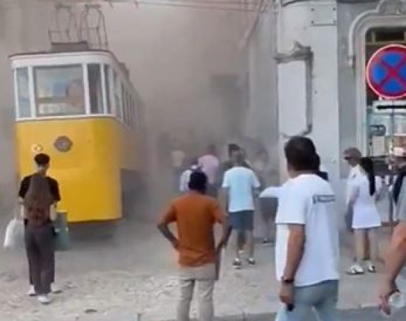 Срушила се жичара у Лисабону, најмање три особе страдале