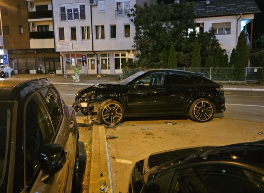 Djevojka poršeom polupala nekoliko auta u Banjaluci