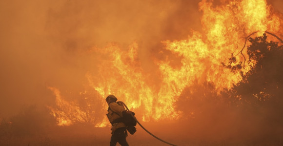 Pod kontrolom požar u fabrici slatkiša u S. Makedoniji