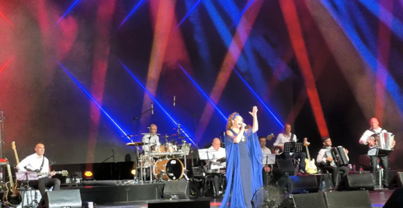 Ana Bekuta publici u Sava Centru pokonila novu pesmu