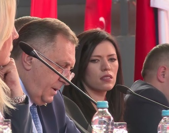 Школе расписују конкурс “Наљепше писмо предсједнику Додику”!?