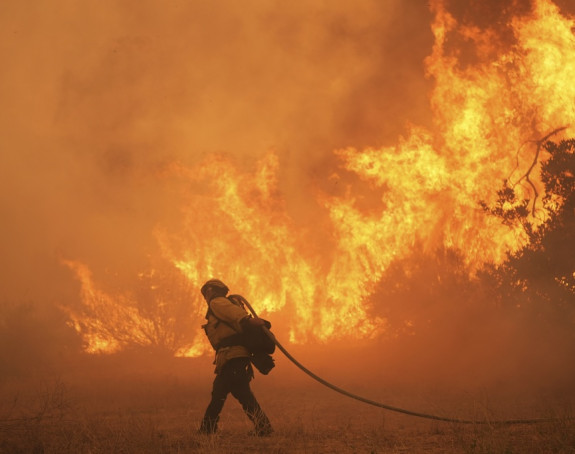 Pod kontrolom požar u fabrici slatkiša u S. Makedoniji