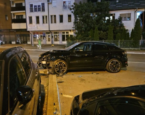 Djevojka poršeom polupala nekoliko auta u Banjaluci