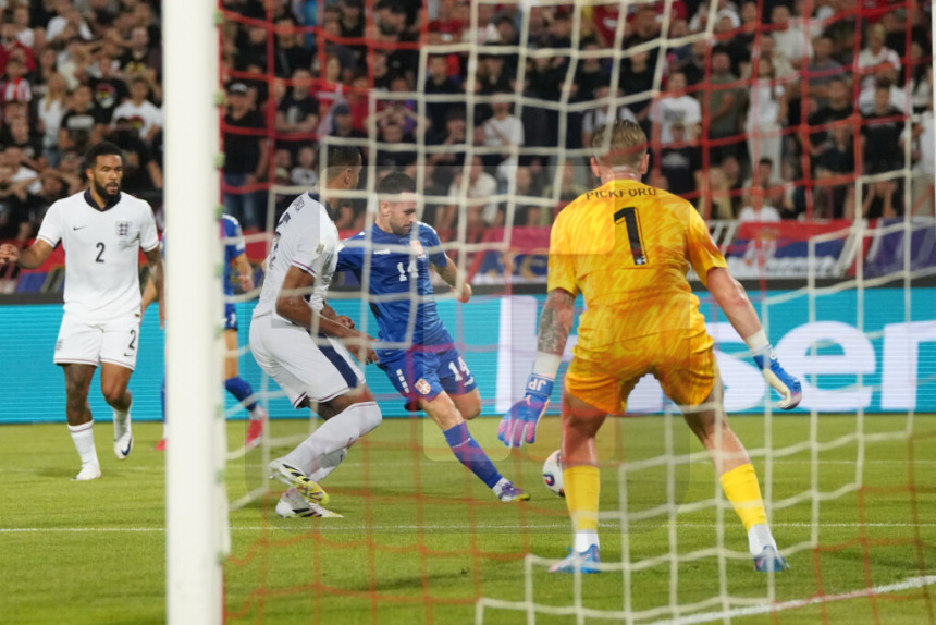 Fudbaleri Srbije gube na poluvremenu, Englezi vode 2:0