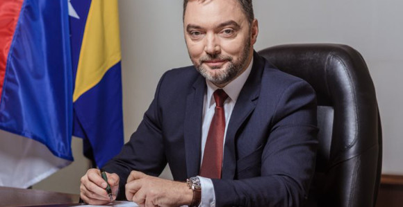 Сташа Кошарац даје адвокатима из Париза 420.000 КМ!?