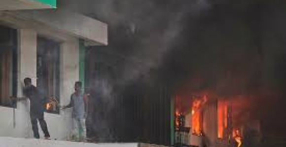 Premijer Nepala dao ostavku, pa mu zapaljena kuća