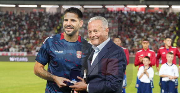 Mitroviću uručena medalja uoči meča sa Engleskom