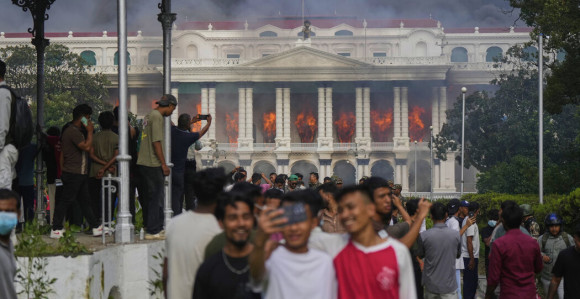 Policijski čas u Katmanduu, vojska patrolira ulicama
