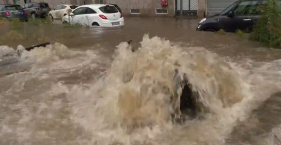 Jako nevrijeme pogodilo Italiju, poplave na ulicama