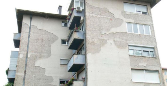 Добој: Пропале фасаде зграда нико не реновира