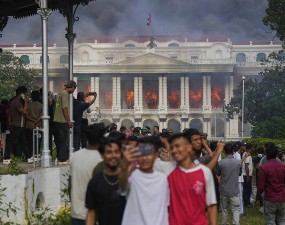 Policijski čas u Katmanduu, vojska patrolira ulicama