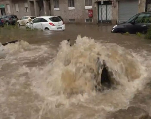 Jako nevrijeme pogodilo Italiju, poplave na ulicama
