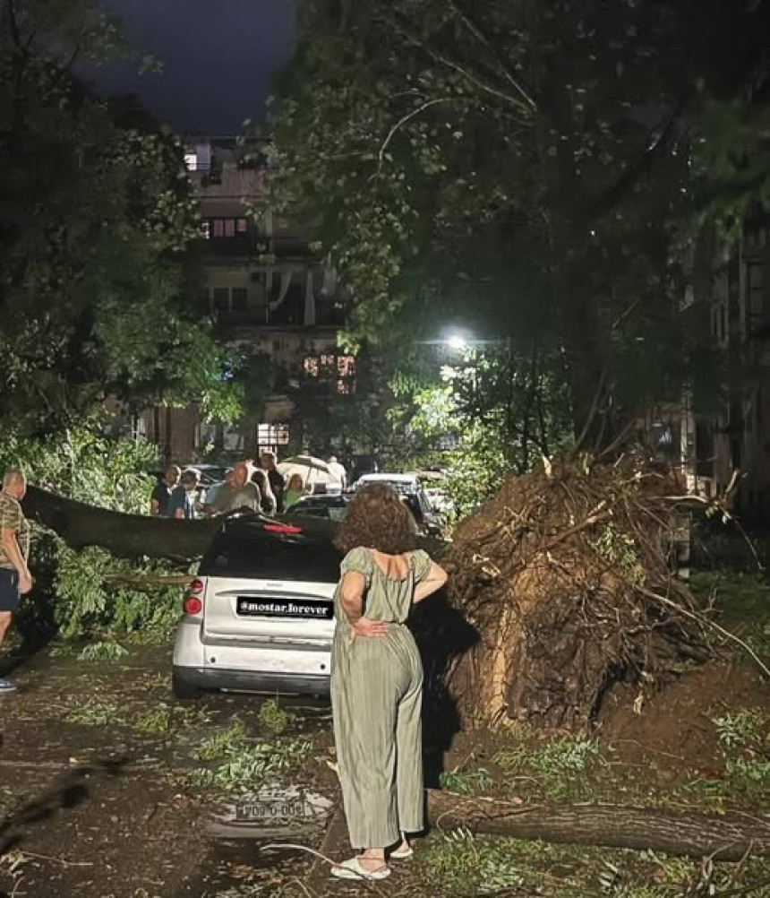 Nevrijeme pogodilo Mostar: Oštećeni brojni objekti