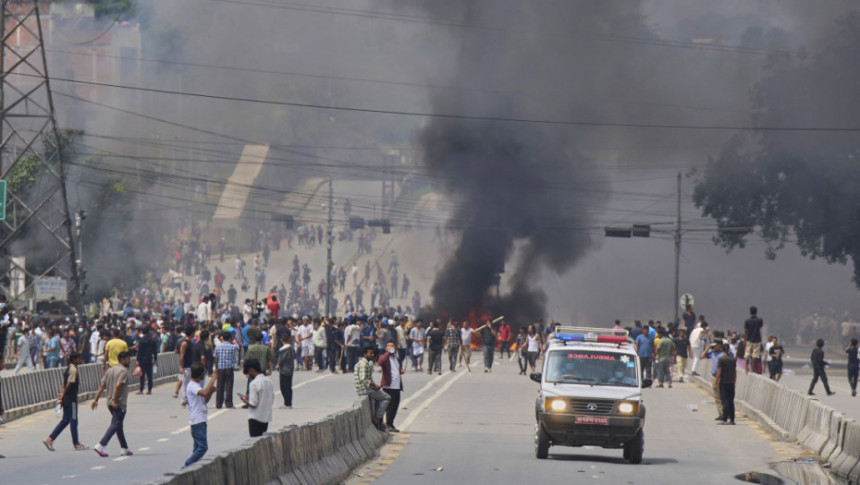 Ukinut policijski čas, ne zna se ko će upravljati državom