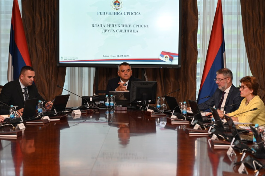 Влада забранила улазак Наташи Пирц Мусар и Тањи Фајон