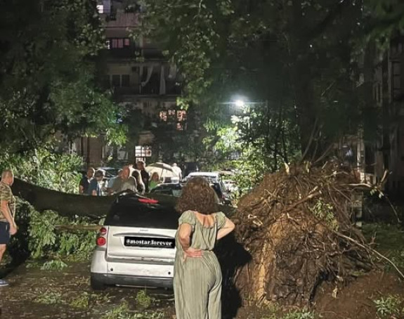 Nevrijeme pogodilo Mostar: Oštećeni brojni objekti