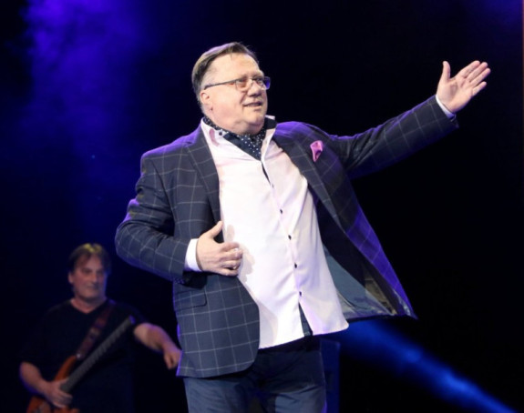 Бешлић објавио нову пјесму, поцвећену супрузи Сејди