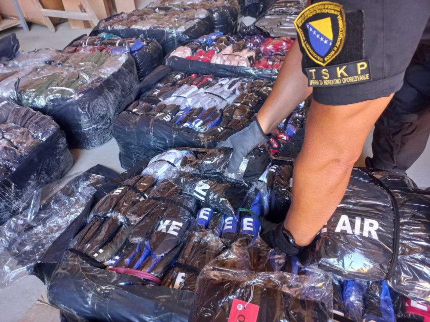 UIO oduzela veću količinu tekstilnih proizvoda i obuće
