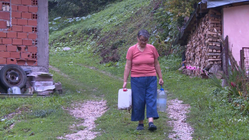 Stanovnici Zlatnih voda godinama kubure sa vodom