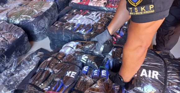 UIO oduzela veću količinu tekstilnih proizvoda i obuće