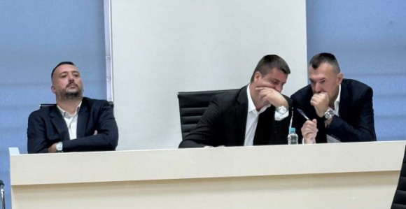 Замјеник начелника и одборник се погурали након сједнице