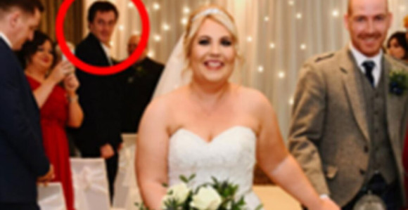 Упознали мистериозног госта на свадби након четири године