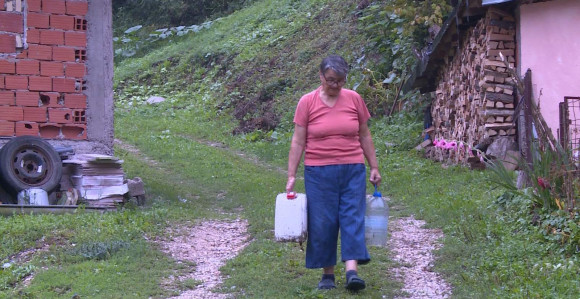 Stanovnici Zlatnih voda godinama kubure sa vodom