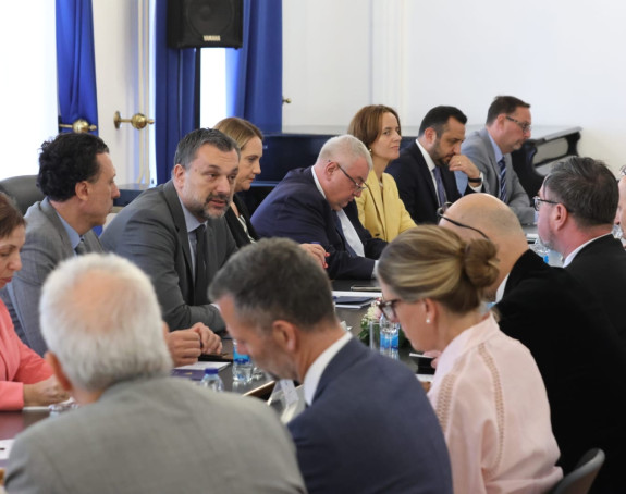 Конаковић на брифингу са страним дипломатама у БиХ