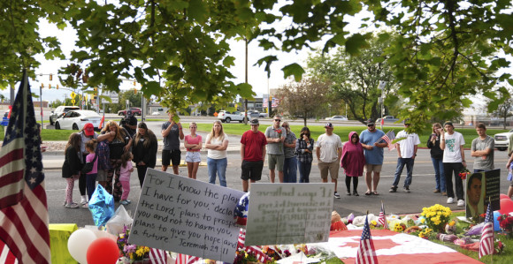 SAD: Hiljade ljudi odalo počast Kirku u Ajovi