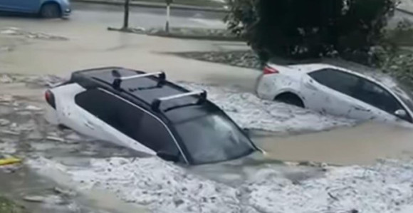 Nevrijeme pogodilo dijelove Slovenije, ulice pod vodom