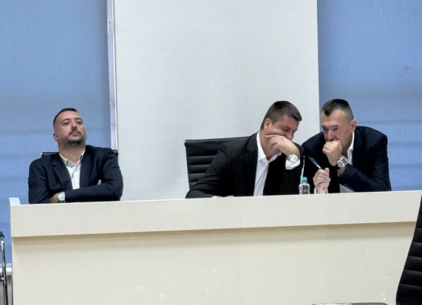 Tuča lokalnih moćnika prelila se i na ulicu u I. Sarajevu