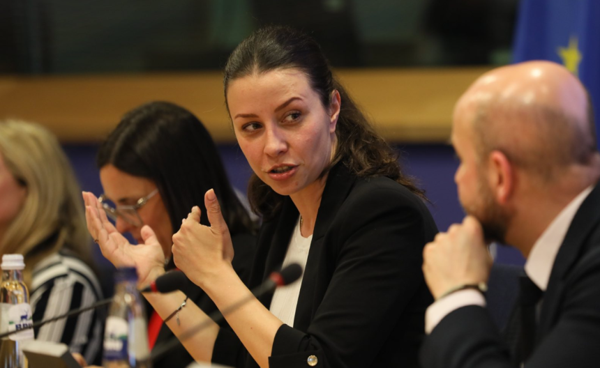 Janša zabranio srpski jezik djeci, Dodik ga podržava