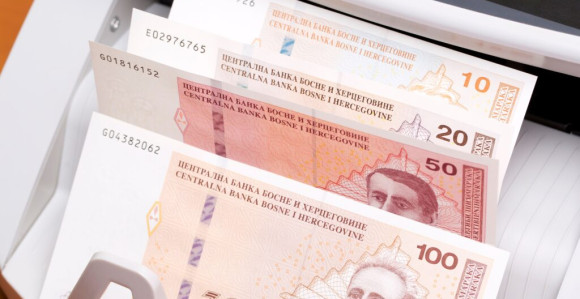 Kolika bi trebala biti plata u BiH da bi se komotno živjelo?