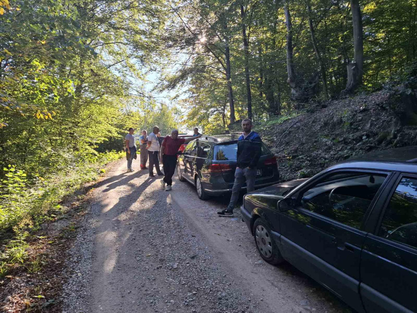 Protest mještana Manjače: Uništavaju nam put (VIDEO)