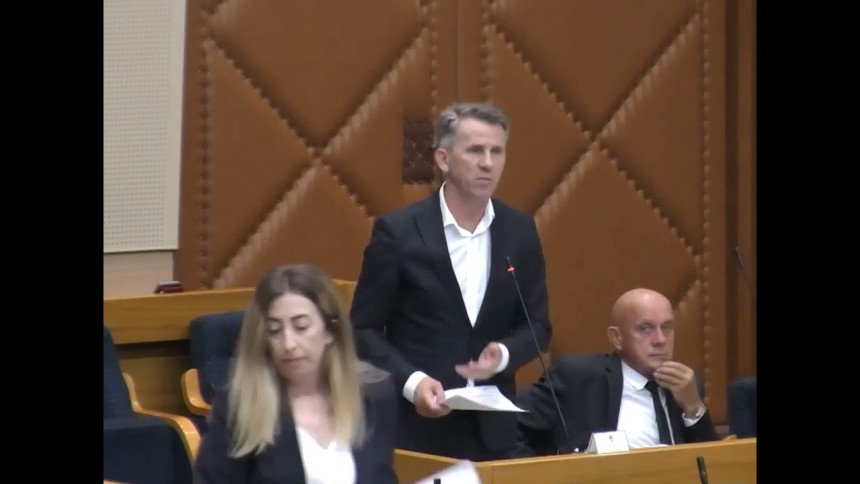 Стање у Српској је више за плакање него за пјесму