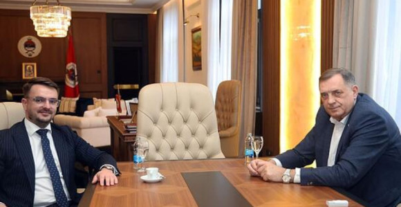 Dodik se zvanično povukao sa čela Republike Srpske