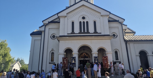 Saborni hram u Bijeljini obilježio krsnu slavu Malu Gospojinu
