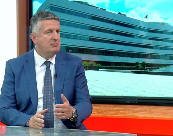 Politički udarac u dno: Sakriven pečat i tajna ovlašćenja
