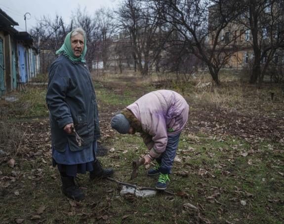 Žena sahranila majku u dvorištu svoje kuće zbog penzije