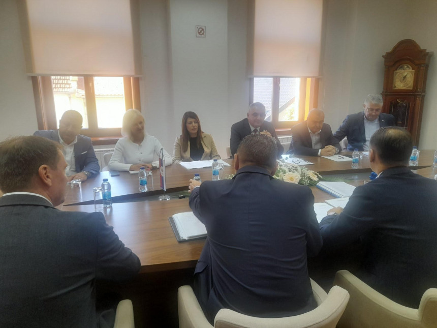 Minić obećao Šamcu projekte vrijedne tri miliona KM