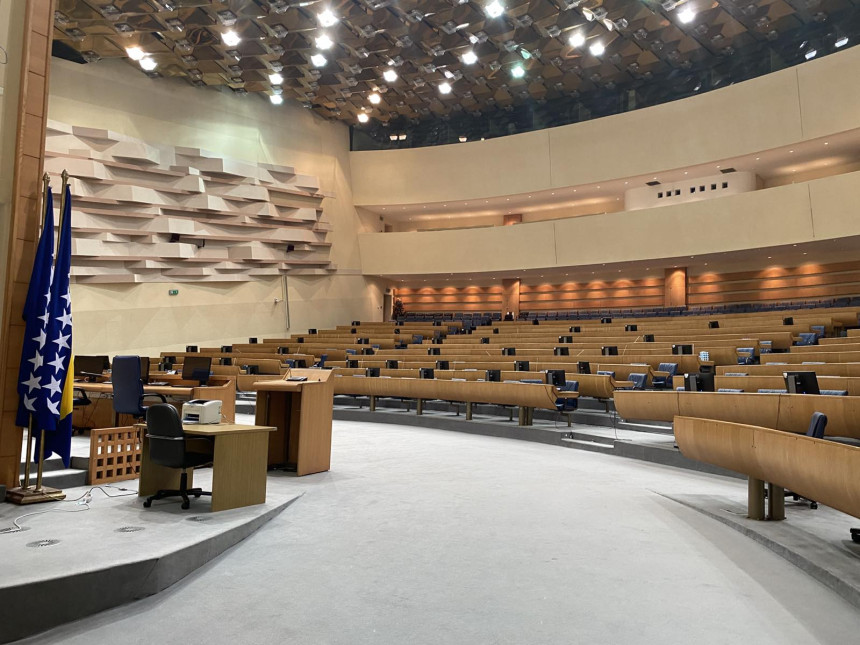 Посланик Уједињене Српске не бојкотује Марту Кос