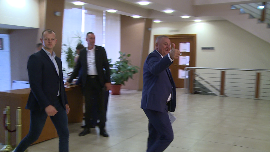 Višković otišao, neradnici ostali - Ništa od čistke?!