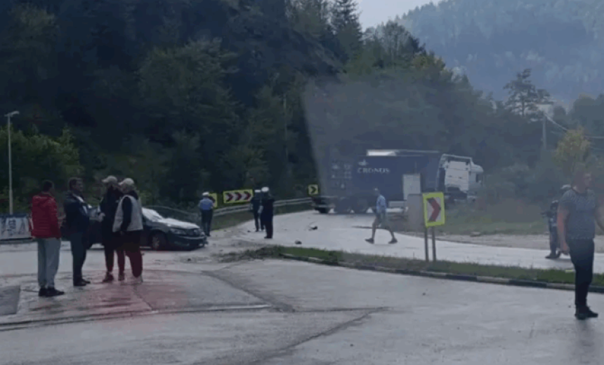 Teška nesreća na putu Sarajevo-Pale, blokiran saobraćaj