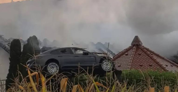 Izgorjeli skupocjeni automobili u garaži