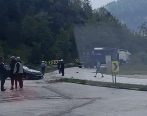 Teška nesreća na putu Sarajevo-Pale, blokiran saobraćaj