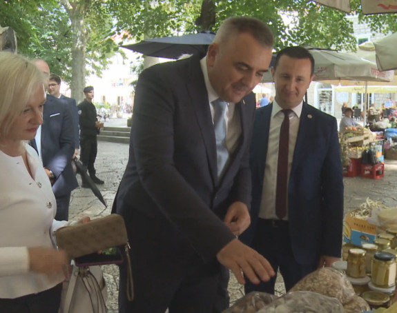 Minić izdaje garancije za milijarde novih zaduženja?