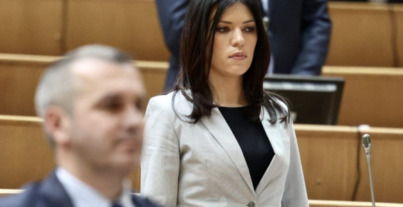 Sanja Vulić tvrdi da Dodik nikada nije kleknuo pred strancima