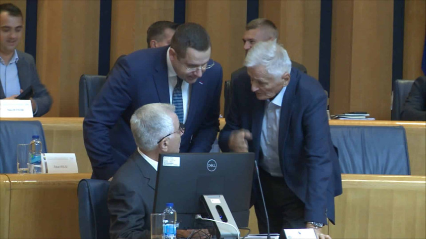 Burno u Domu naroda: "Špiriću, vi niste samo balzamovani..."