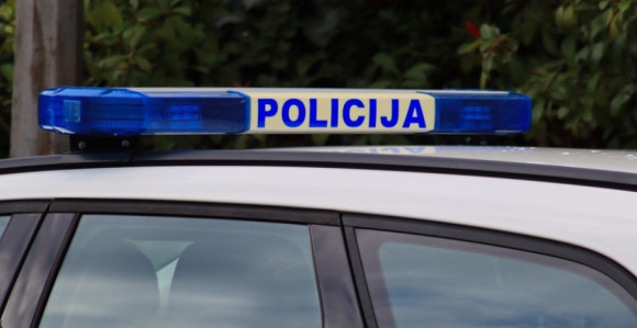 Policija zaustavila pijanog vozača: On izveo “striptiz”